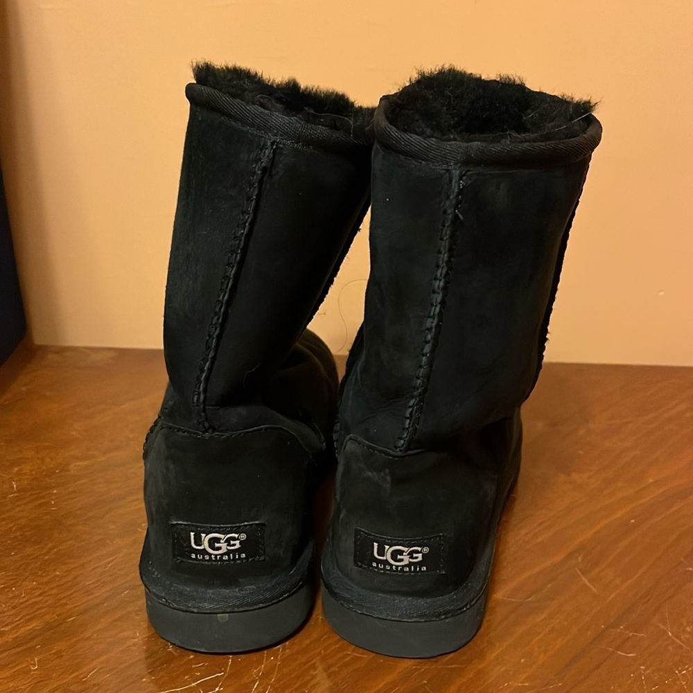 Pre-loved UGG Classic Short Boot - Size 9 in Black - Picture 2 of 14